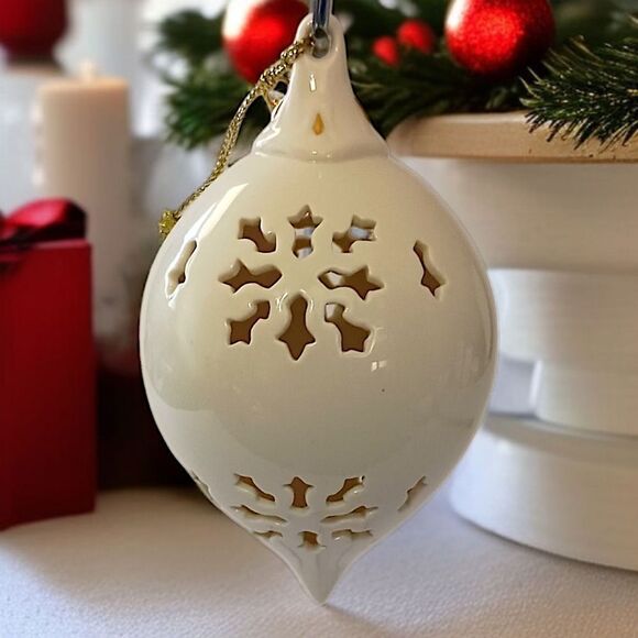 Lenox Seasons Greetings Ornament Christmas Pierced Porcelain Snowflakes Vintage - Picture 11 of 15
